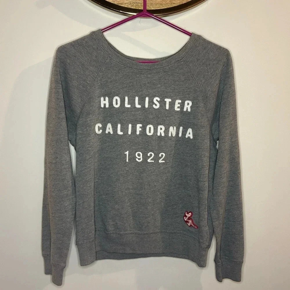 hollister women’s medium crewneck